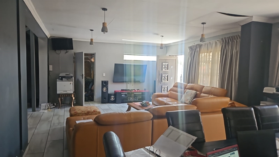 4 Bedroom Property for Sale in Glen Marais Gauteng