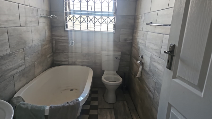 4 Bedroom Property for Sale in Glen Marais Gauteng