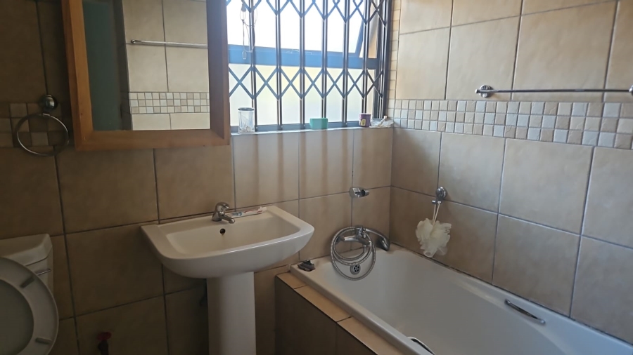 4 Bedroom Property for Sale in Glen Marais Gauteng
