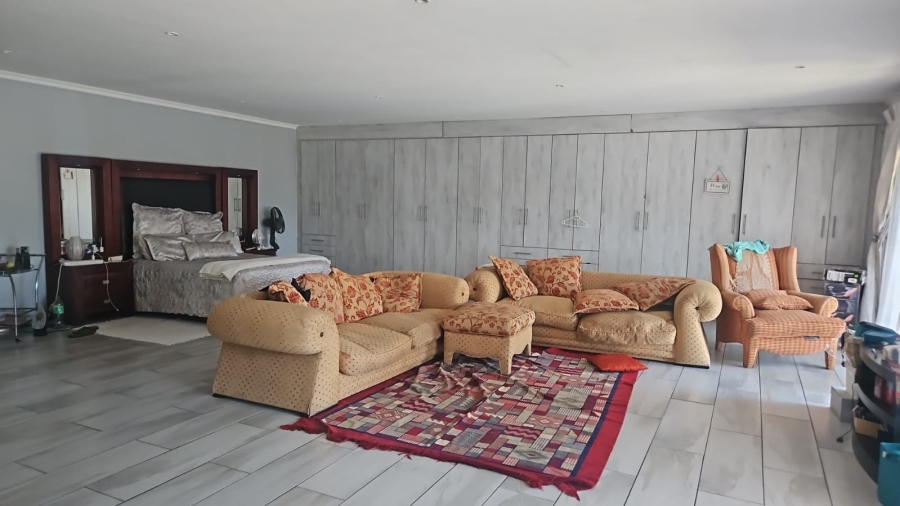 4 Bedroom Property for Sale in Glen Marais Gauteng