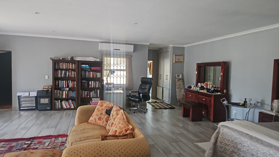 4 Bedroom Property for Sale in Glen Marais Gauteng