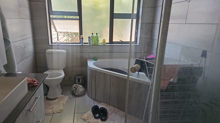 4 Bedroom Property for Sale in Glen Marais Gauteng