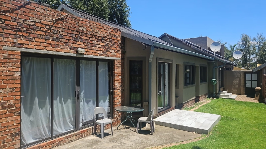 4 Bedroom Property for Sale in Glen Marais Gauteng