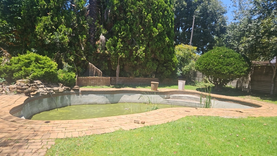 4 Bedroom Property for Sale in Glen Marais Gauteng
