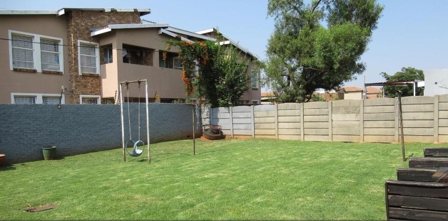 4 Bedroom Property for Sale in Glen Marais Gauteng