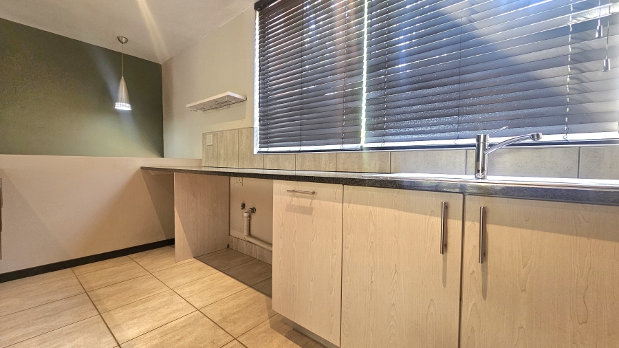 To Let 1 Bedroom Property for Rent in Lombardy Estate Gauteng