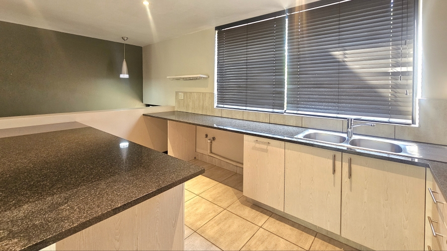 To Let 1 Bedroom Property for Rent in Lombardy Estate Gauteng