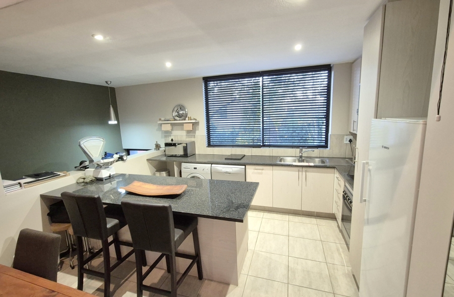 To Let 1 Bedroom Property for Rent in Lombardy Estate Gauteng