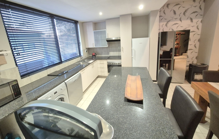 To Let 1 Bedroom Property for Rent in Lombardy Estate Gauteng