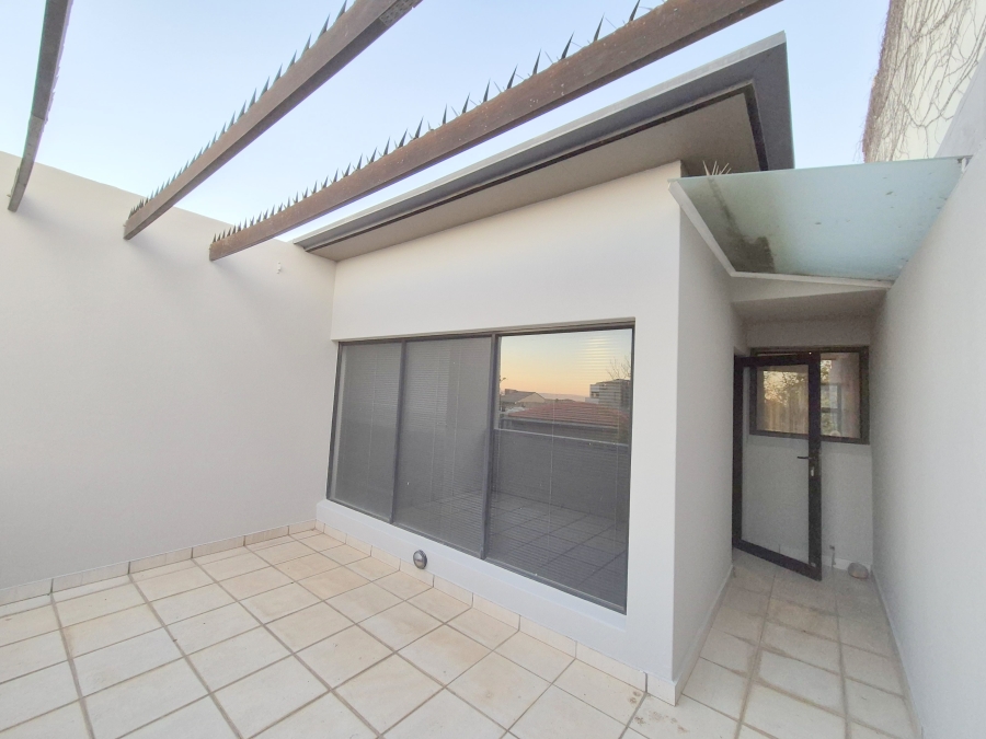 To Let 1 Bedroom Property for Rent in Lombardy Estate Gauteng