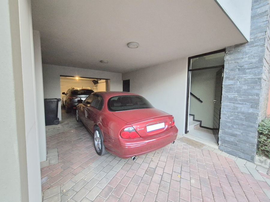 To Let 1 Bedroom Property for Rent in Lombardy Estate Gauteng