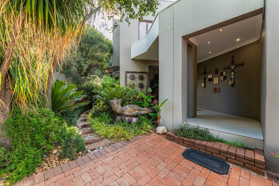 5 Bedroom Property for Sale in Featherbrooke Estate Gauteng