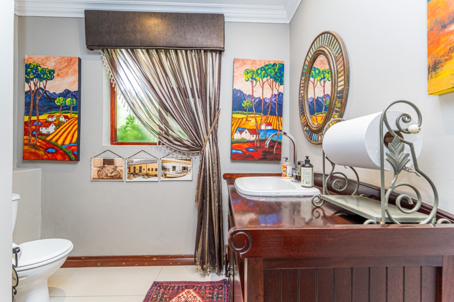 5 Bedroom Property for Sale in Featherbrooke Estate Gauteng