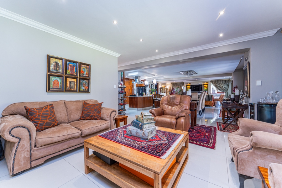 5 Bedroom Property for Sale in Featherbrooke Estate Gauteng