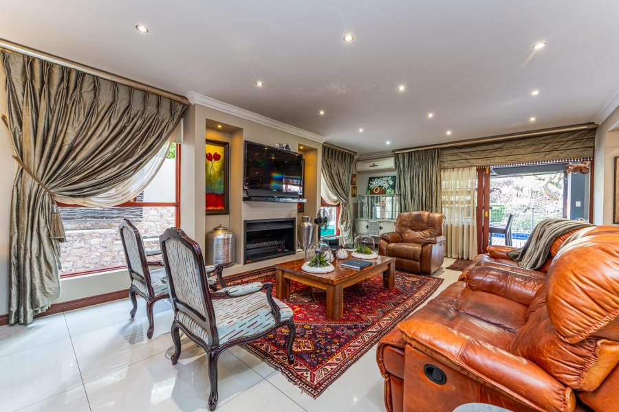 5 Bedroom Property for Sale in Featherbrooke Estate Gauteng