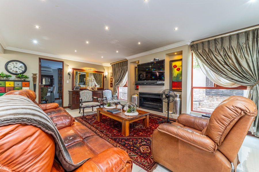 5 Bedroom Property for Sale in Featherbrooke Estate Gauteng