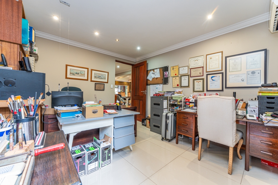 5 Bedroom Property for Sale in Featherbrooke Estate Gauteng