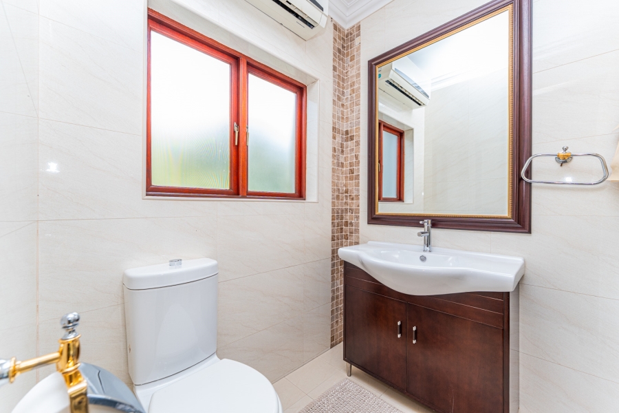 5 Bedroom Property for Sale in Featherbrooke Estate Gauteng