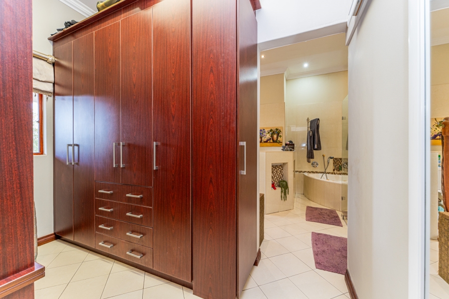 5 Bedroom Property for Sale in Featherbrooke Estate Gauteng