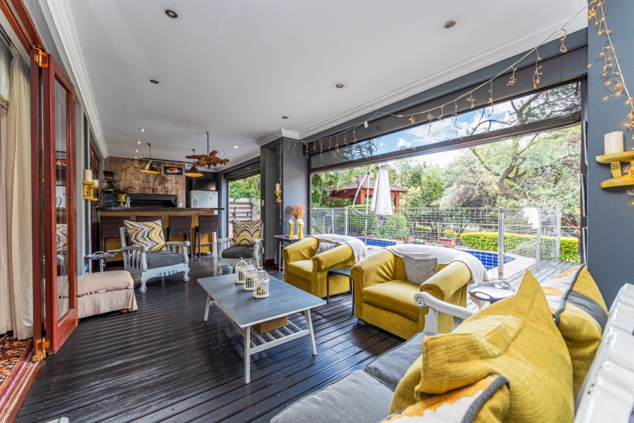 5 Bedroom Property for Sale in Featherbrooke Estate Gauteng