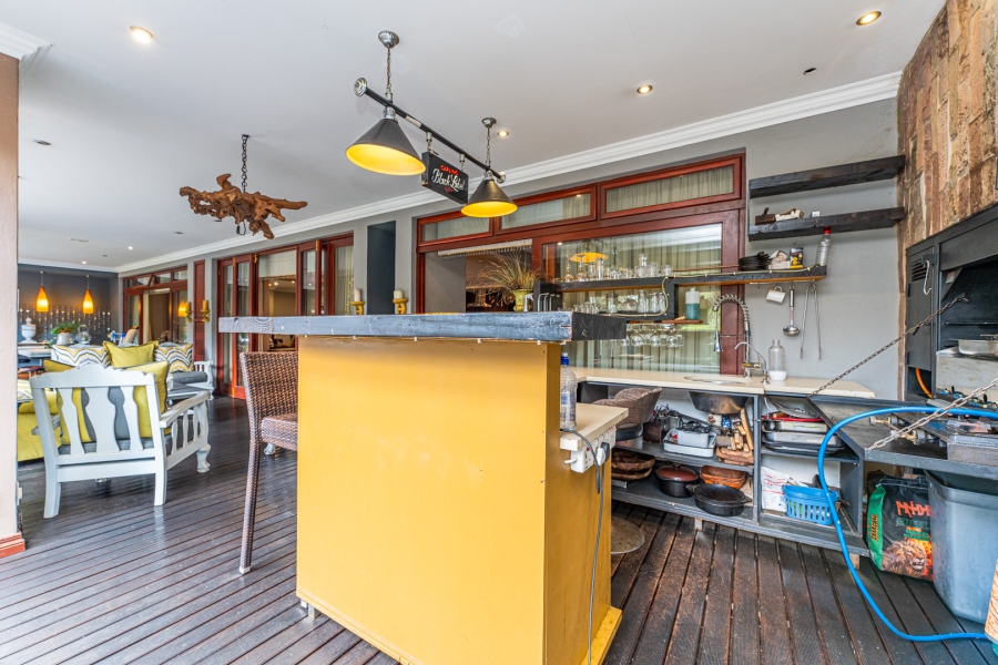 5 Bedroom Property for Sale in Featherbrooke Estate Gauteng