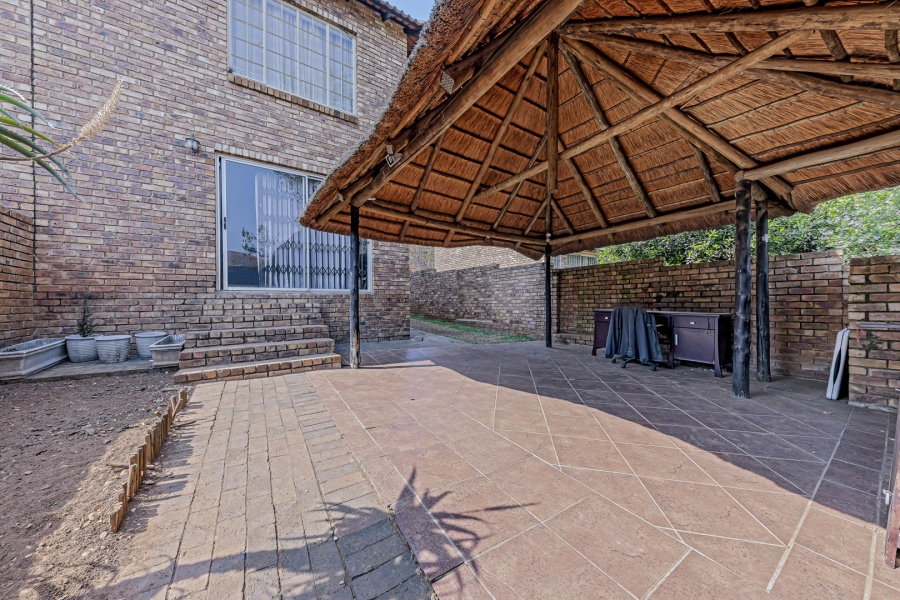 To Let 2 Bedroom Property for Rent in Wilgeheuwel Gauteng