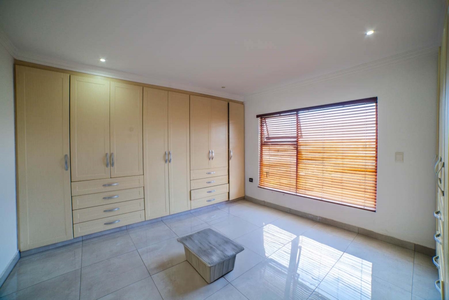 5 Bedroom Property for Sale in Carlswald North Estate Gauteng