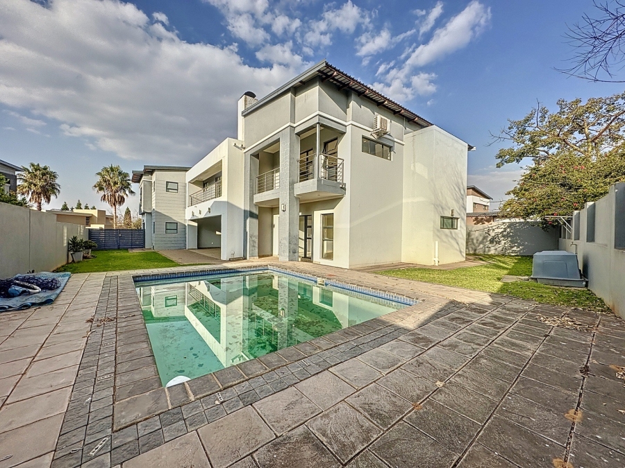To Let 5 Bedroom Property for Rent in Silverwoods Country Estate Gauteng