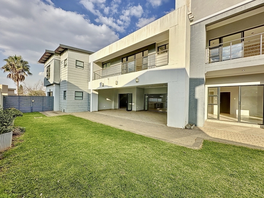 To Let 5 Bedroom Property for Rent in Silverwoods Country Estate Gauteng