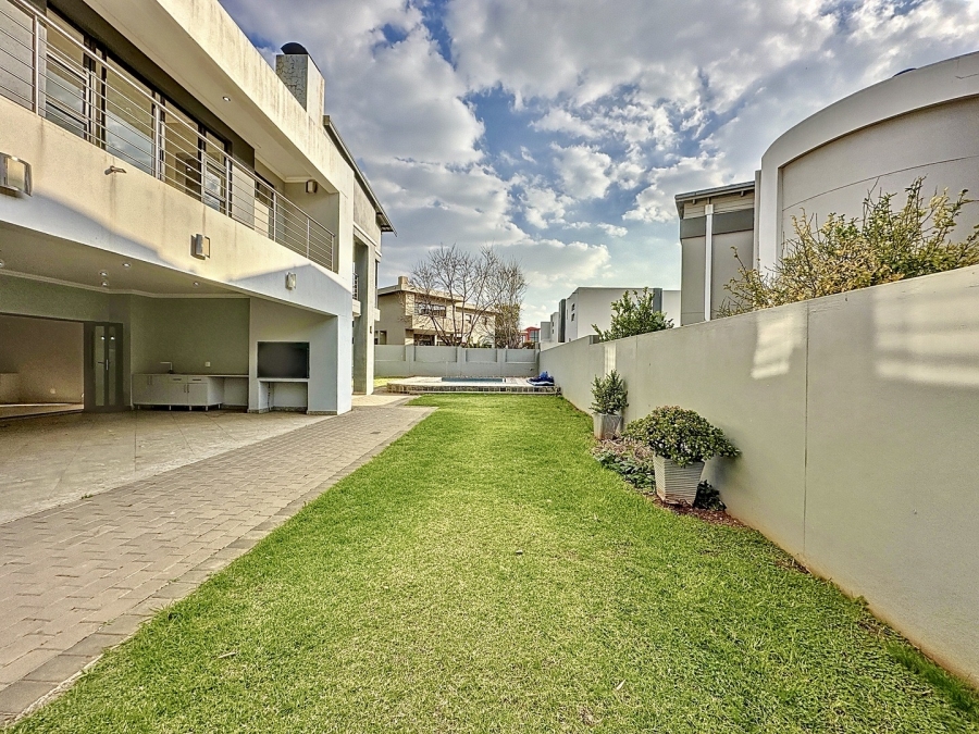 To Let 5 Bedroom Property for Rent in Silverwoods Country Estate Gauteng