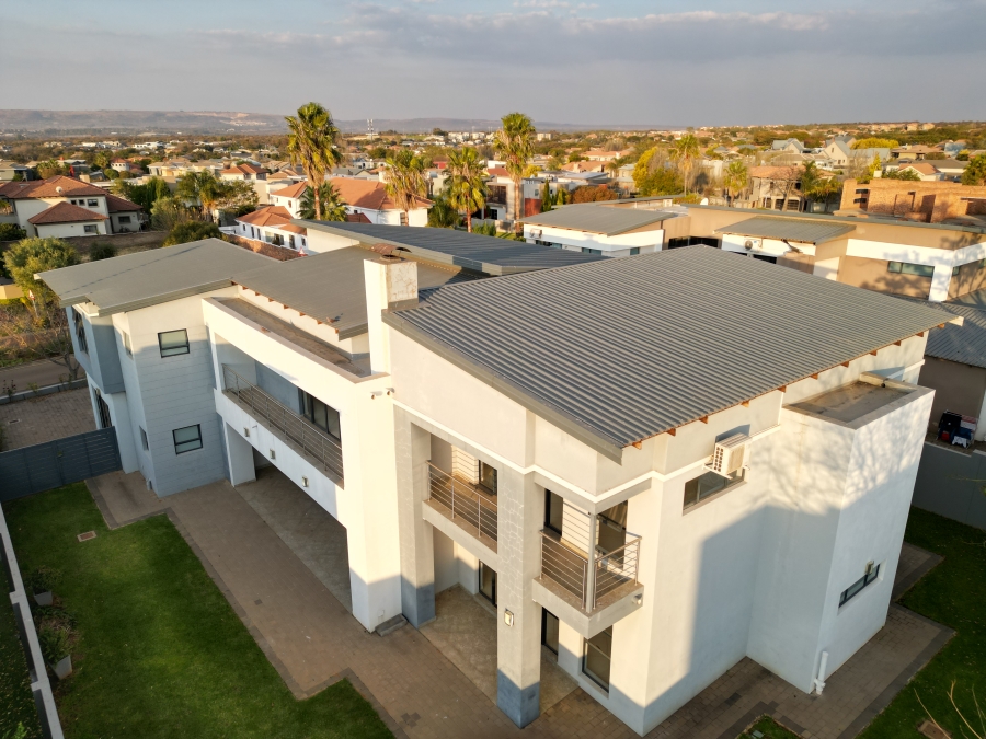 To Let 5 Bedroom Property for Rent in Silverwoods Country Estate Gauteng