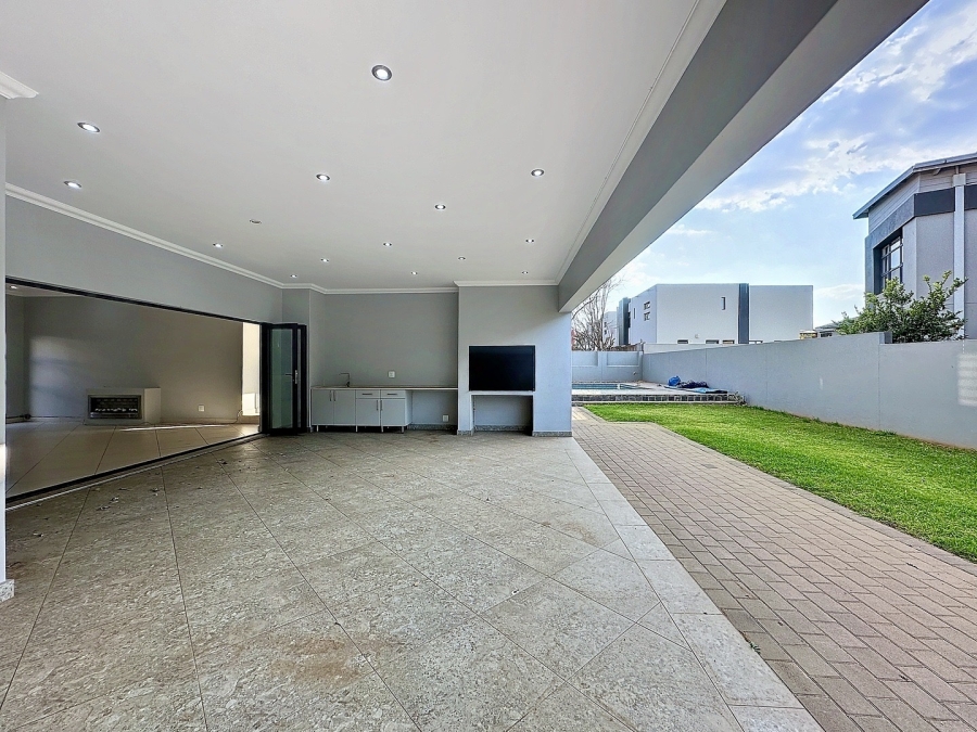 To Let 5 Bedroom Property for Rent in Silverwoods Country Estate Gauteng