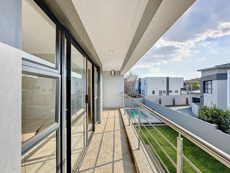 To Let 5 Bedroom Property for Rent in Silverwoods Country Estate Gauteng