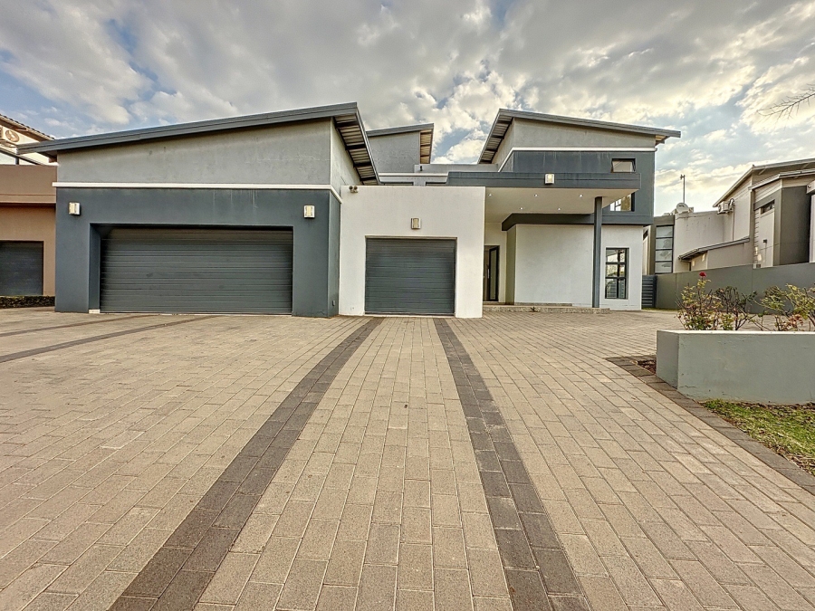 To Let 5 Bedroom Property for Rent in Silverwoods Country Estate Gauteng