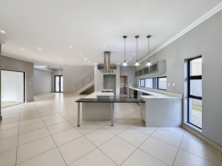 To Let 5 Bedroom Property for Rent in Silverwoods Country Estate Gauteng