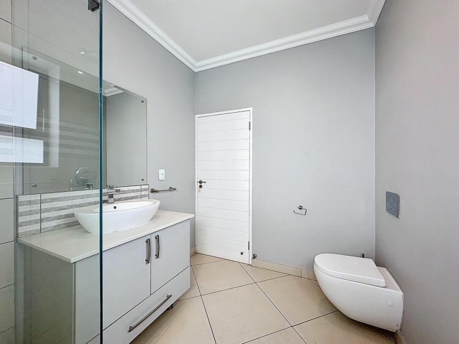 To Let 5 Bedroom Property for Rent in Silverwoods Country Estate Gauteng