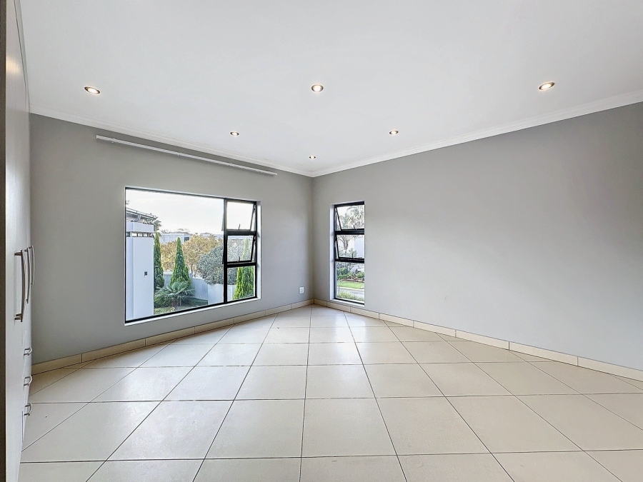 To Let 5 Bedroom Property for Rent in Silverwoods Country Estate Gauteng