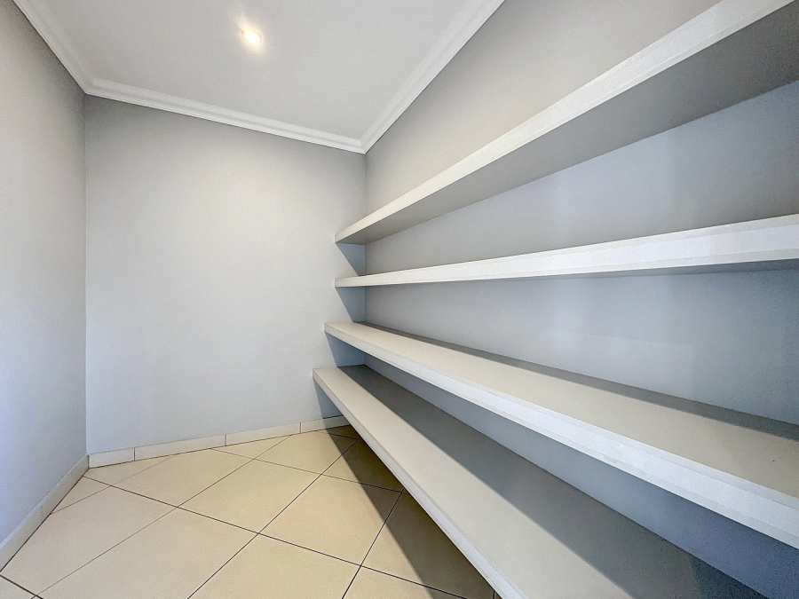 To Let 5 Bedroom Property for Rent in Silverwoods Country Estate Gauteng