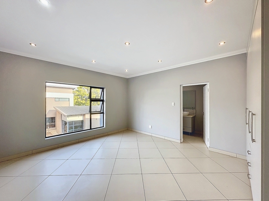 To Let 5 Bedroom Property for Rent in Silverwoods Country Estate Gauteng