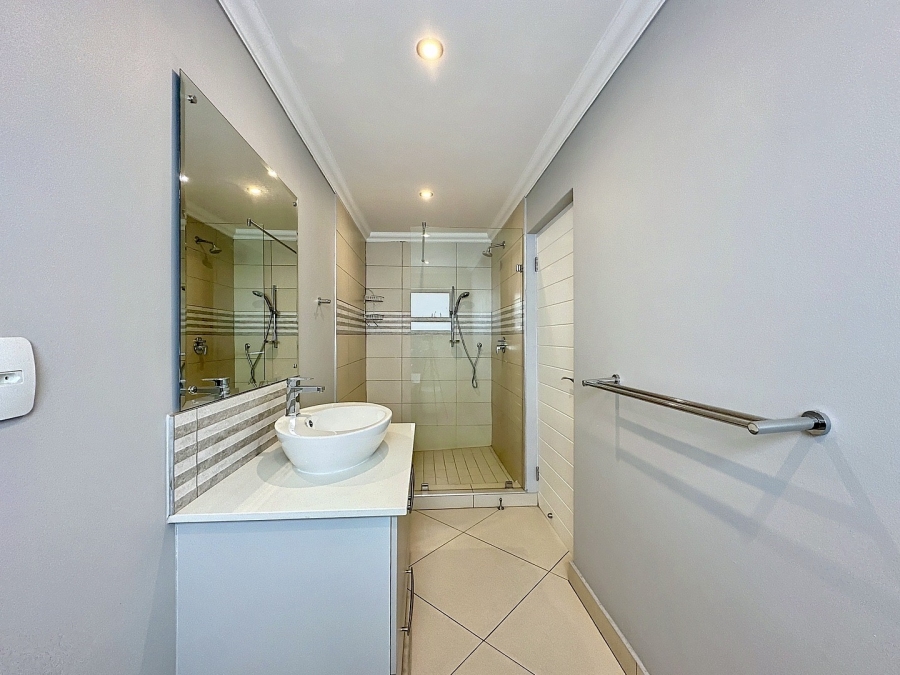 To Let 5 Bedroom Property for Rent in Silverwoods Country Estate Gauteng