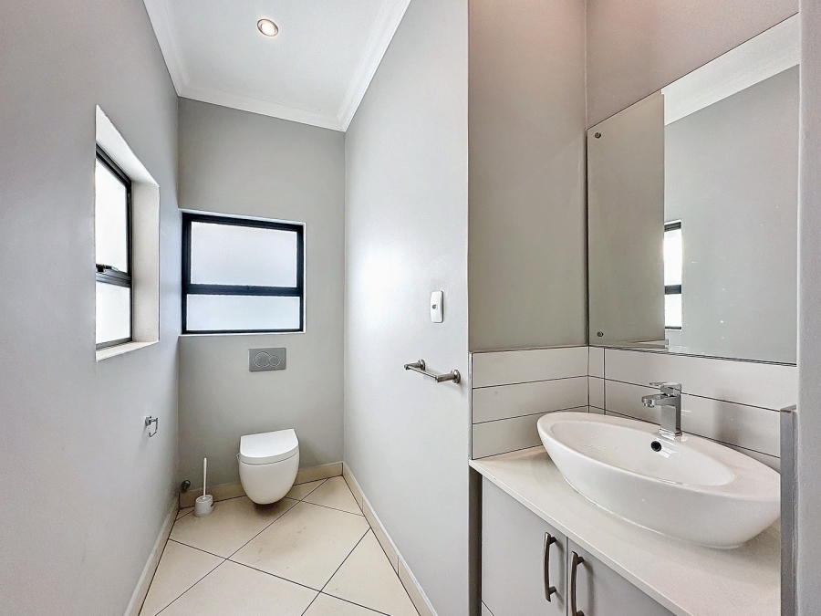 To Let 5 Bedroom Property for Rent in Silverwoods Country Estate Gauteng