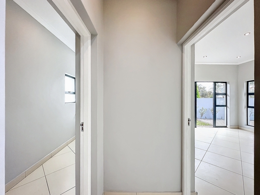 To Let 5 Bedroom Property for Rent in Silverwoods Country Estate Gauteng