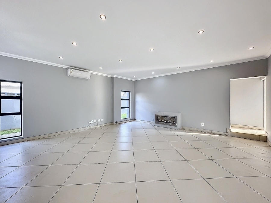 To Let 5 Bedroom Property for Rent in Silverwoods Country Estate Gauteng