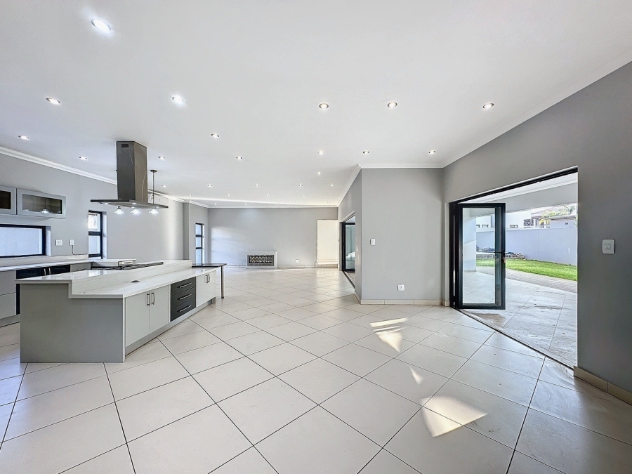 To Let 5 Bedroom Property for Rent in Silverwoods Country Estate Gauteng