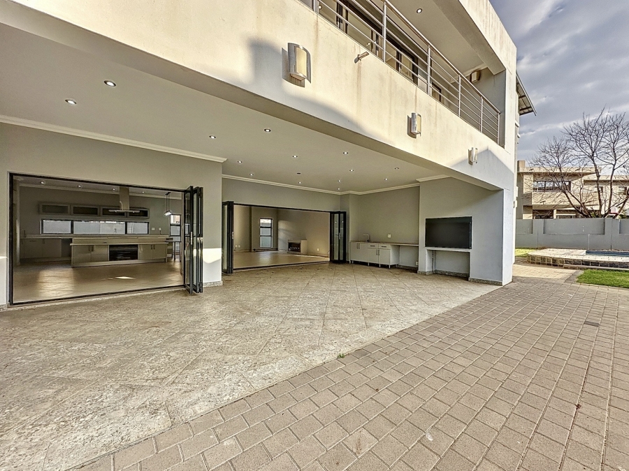 To Let 5 Bedroom Property for Rent in Silverwoods Country Estate Gauteng