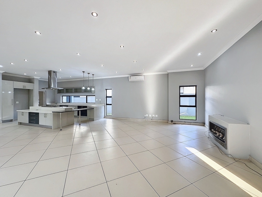 To Let 5 Bedroom Property for Rent in Silverwoods Country Estate Gauteng