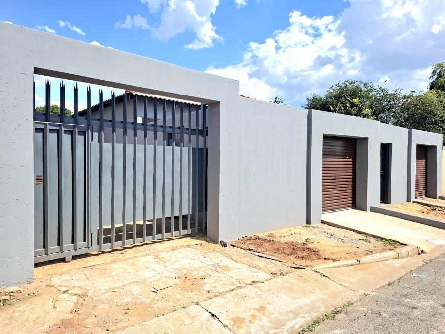 To Let 2 Bedroom Property for Rent in Sophiatown Gauteng
