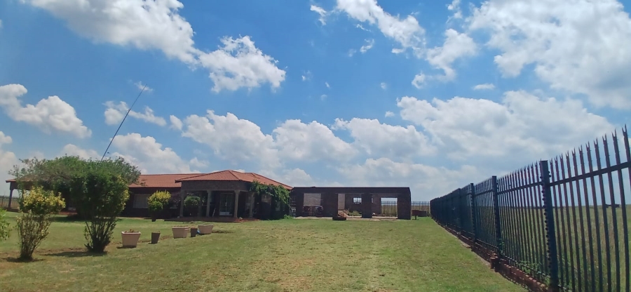 To Let 3 Bedroom Property for Rent in Hartbeesfontein AH Gauteng