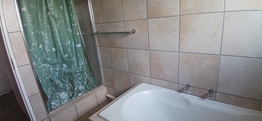 To Let 3 Bedroom Property for Rent in Hartbeesfontein AH Gauteng