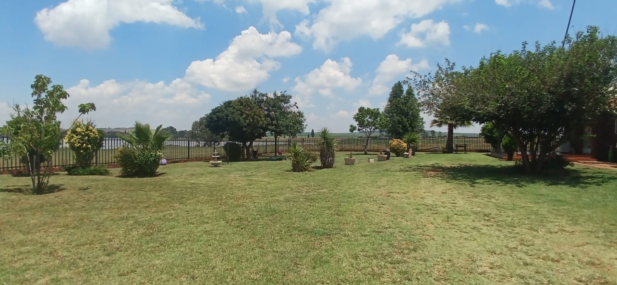 To Let 3 Bedroom Property for Rent in Hartbeesfontein AH Gauteng